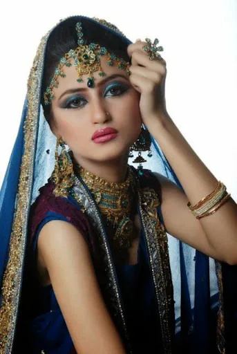 Saboor Ali Hot Sexy Bikini Pics