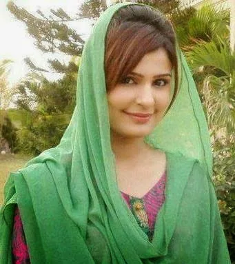 Sadia Ghaffar Hot Sexy Bikini Image Gallery