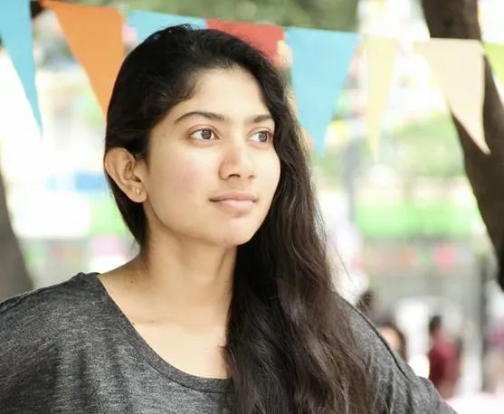 Sai-Pallavi-Hot-Bikini-Wallpaper
