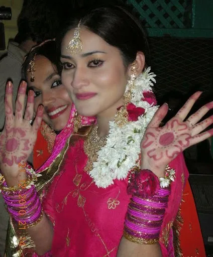 Sana Askari Hot Sexy Bikini Images