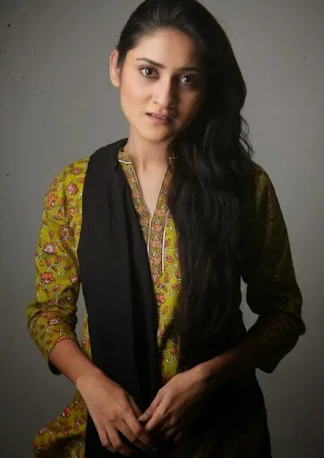 Sana Askari Hot Sexy Bikini Photos