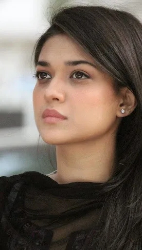 Sanam Jung Hot Sexy Bikini Photo