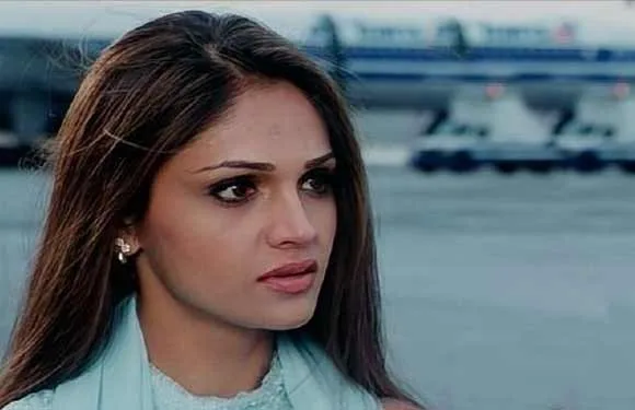 Sandali-Sinha-Hot-Bikini-Pics