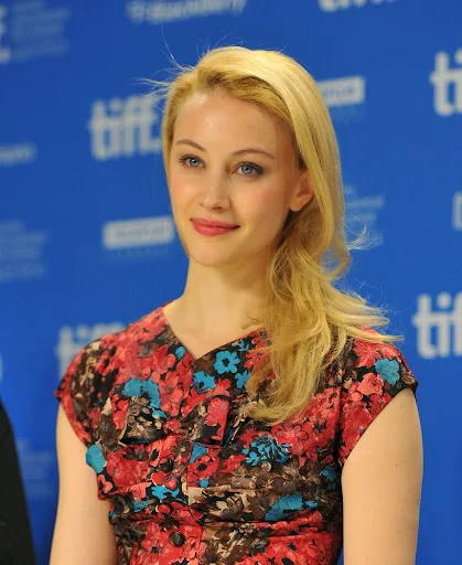 Sarah Gadon Hot Sexy Bikini Pics