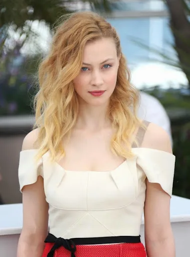 Sarah Gadon Hot Sexy Bikini Pictures