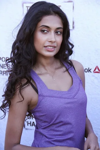 Sarah-Jane Dias Hot Sexy Bikini Bra Pictures