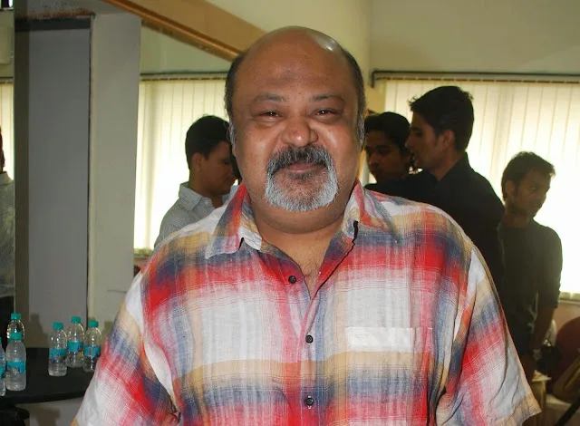 Saurabh Shukla Hot Scene Shirtless Body Wallpaper