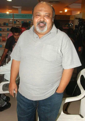 Saurabh Shukla Hot Scene Shirtless Body Image Gallery