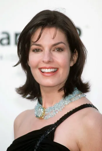 Sela Ward Hot Sexy Bikini Images, Photos, Pics, Stills