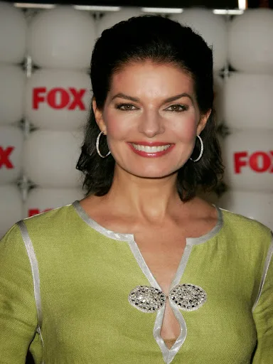 Sela Ward Hot Sexy Bikini Photos