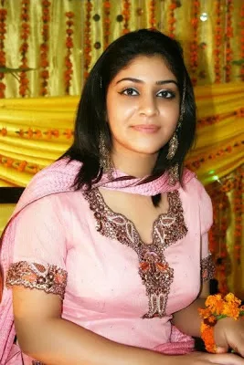 Shaheen-Khan-Hot-Bikini-Images