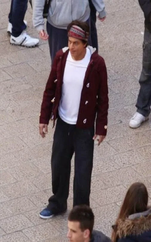 Shahrukh Khan Shoots For His Upcoming Film ‘Fan’ Action Sequence In Croatia Posters 4