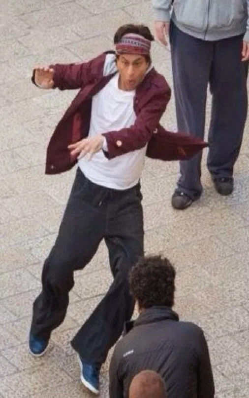 Shahrukh Khan Shoots For His Upcoming Film ‘Fan’ Action Sequence In Croatia Posters 5