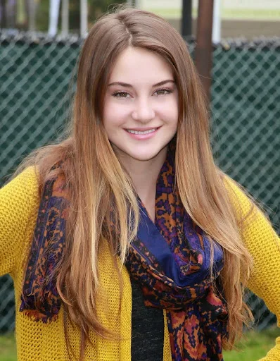 Shailene Woodley Hot Sexy Bikini Image Gallery