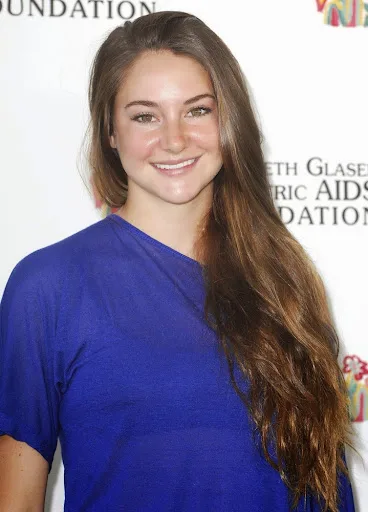 Shailene Woodley Hot Sexy Bikini Images