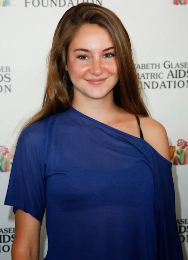 Shailene Woodley Hot Sexy Bikini Pics