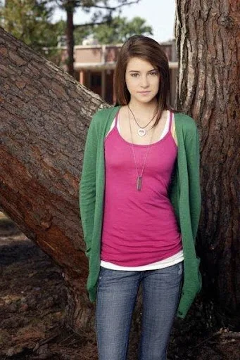 Shailene Woodley Hot Sexy Bikini Pictures