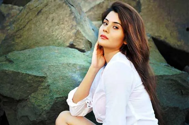 Shamin-Mannan-Hot-Bikini-Wallpapers