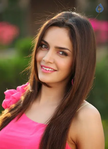 Shazahn-Padamsee-hot-Sexy-Bikini-Image-Gallery