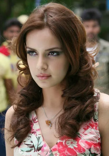 Shazahn-Padamsee-hot-Sexy-Bikini-Images
