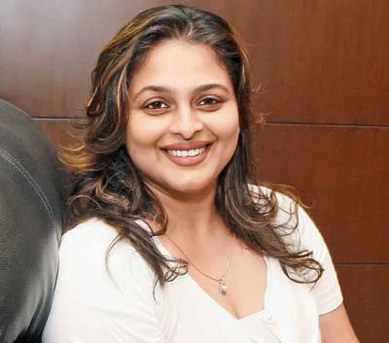 Shilpa-Shirodkar-Hot-Bikini-Stills