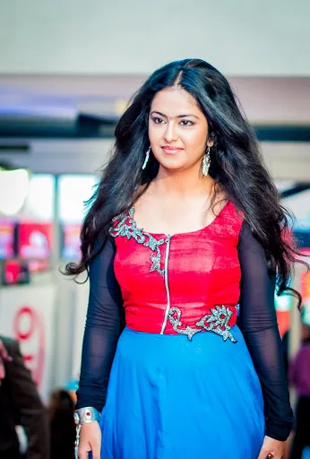 Shriya-Sharma-Hot-Bikini-Wallpaper