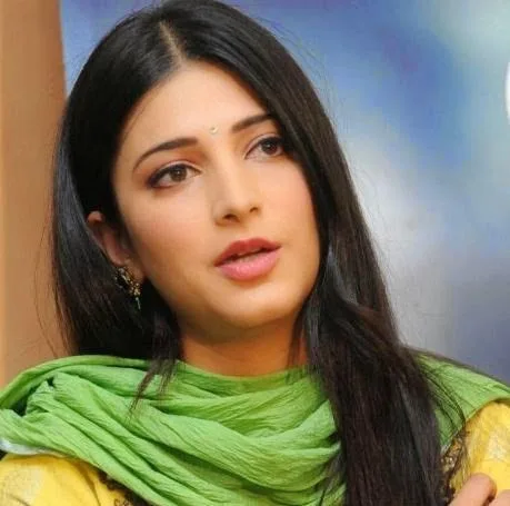 Shruti-Haasan-Hot-Bikini-Wallpapers