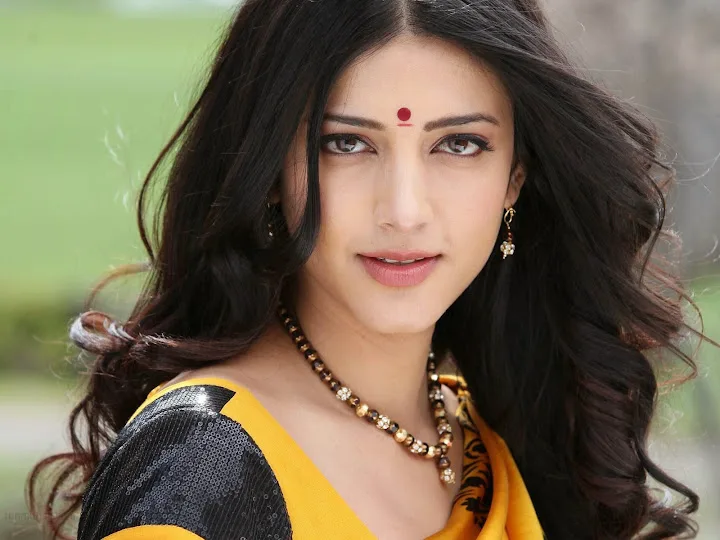 Shruti-Haasan-Hot-Bikini-Photo