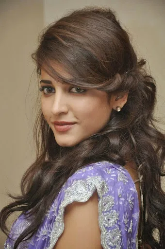Shruti Hassan Hot Bra Images