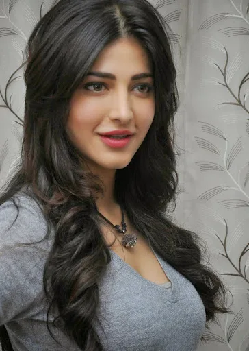 Shruti Hassan Hot Sexy Bikini Images