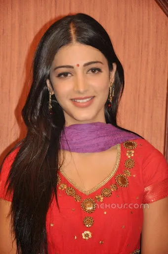 Shruti Hassan Hot Sexy Bikini Still