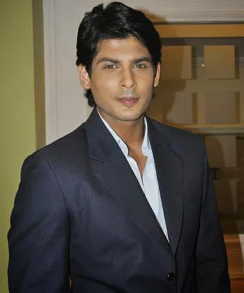 Siddharth Shukla Hot Scene Shirtless Body Pics