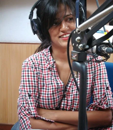 Sneha Khanwalkar Hot Sexy Bikini Image Gallery