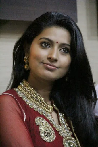 Sneha Prasanna Hot Sexy Bikini Wallpaper