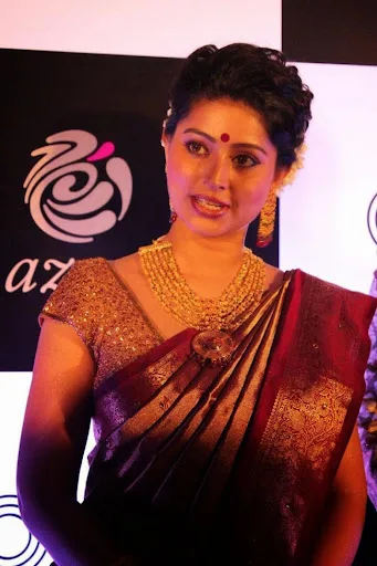 Sneha Prasanna Hot Naval Images