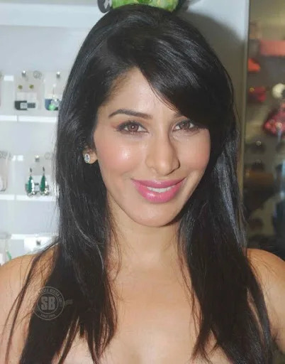 Sophia-Chaudhary-Hot-Bikini-Stills