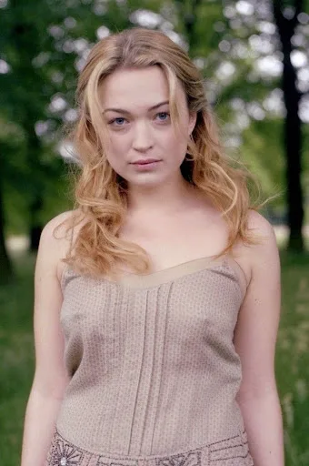 Sophia Myles Hot Sexy Bikini Image Gallery, Photos, Images, Pics, Stills