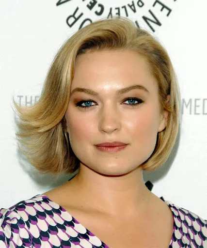 Sophia Myles Hot Sexy Bikini Image Gallery
