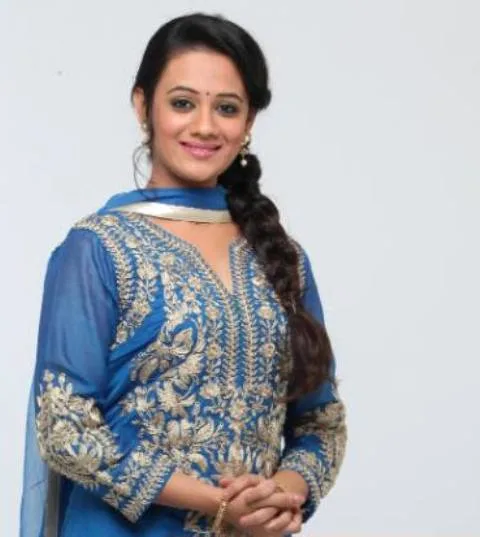 Spruha-Joshi-Hot-Bikini-Wallpaper