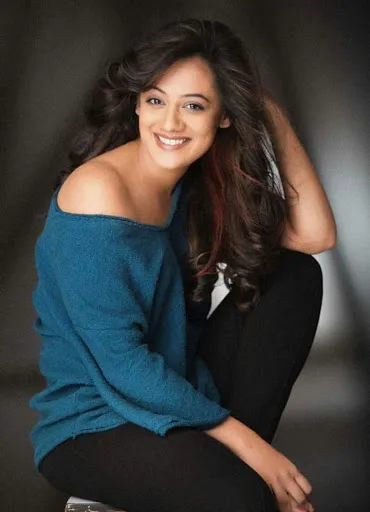 Spruha-Joshi-Hot-Bikini-Wallpapers