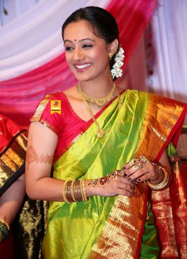 Spruha-Joshi-Hot-Bikini-Pic