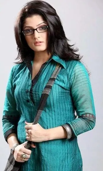 Srabanti-Chatterjee-Hot-Bikini-Wallpaper