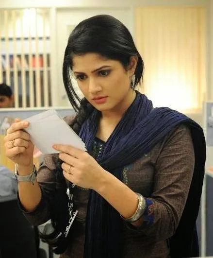 Srabanti-Chatterjee-Hot-Bikini-Wallpapers