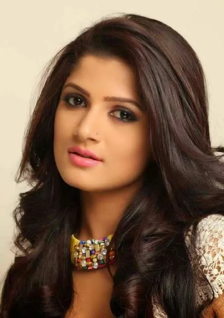 Srabanti-Chatterjee-Hot-Bikini-Image