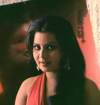Sulakshana Pandit Hot Bikini Image Gallery, Images, Photos, Pics