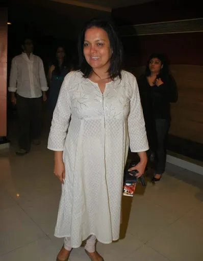 Sushmita-Mukherjee-Hot-Bikini-Pics