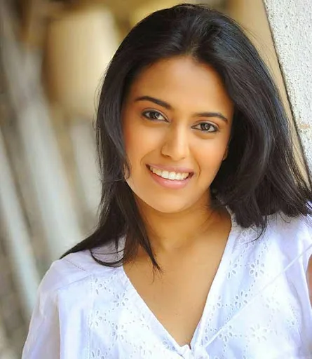 Swara-Bhaskar-Hot-Bikini-Photos