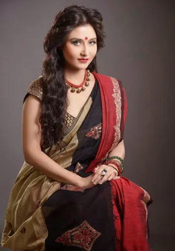 Swastika-Mukherjee-Hot-Bra-Stills