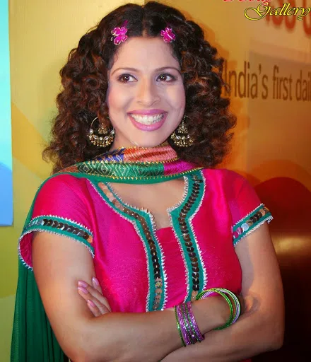 Tanaaz-Irani-Hot-Bikini-Photo