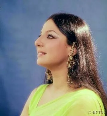 Tanuja-Hot-Bikini-Pics